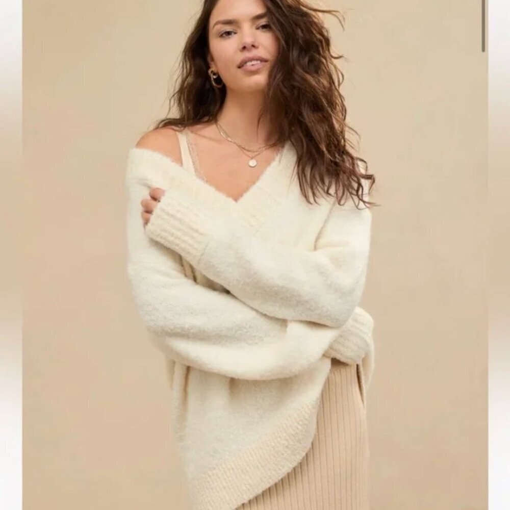NWT Aerie White Teddy V Neck Boucle Sweater XS